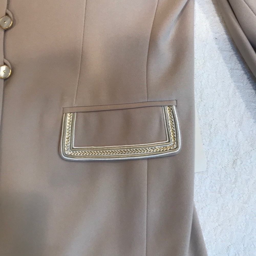 Suit - Picture 3 of 5